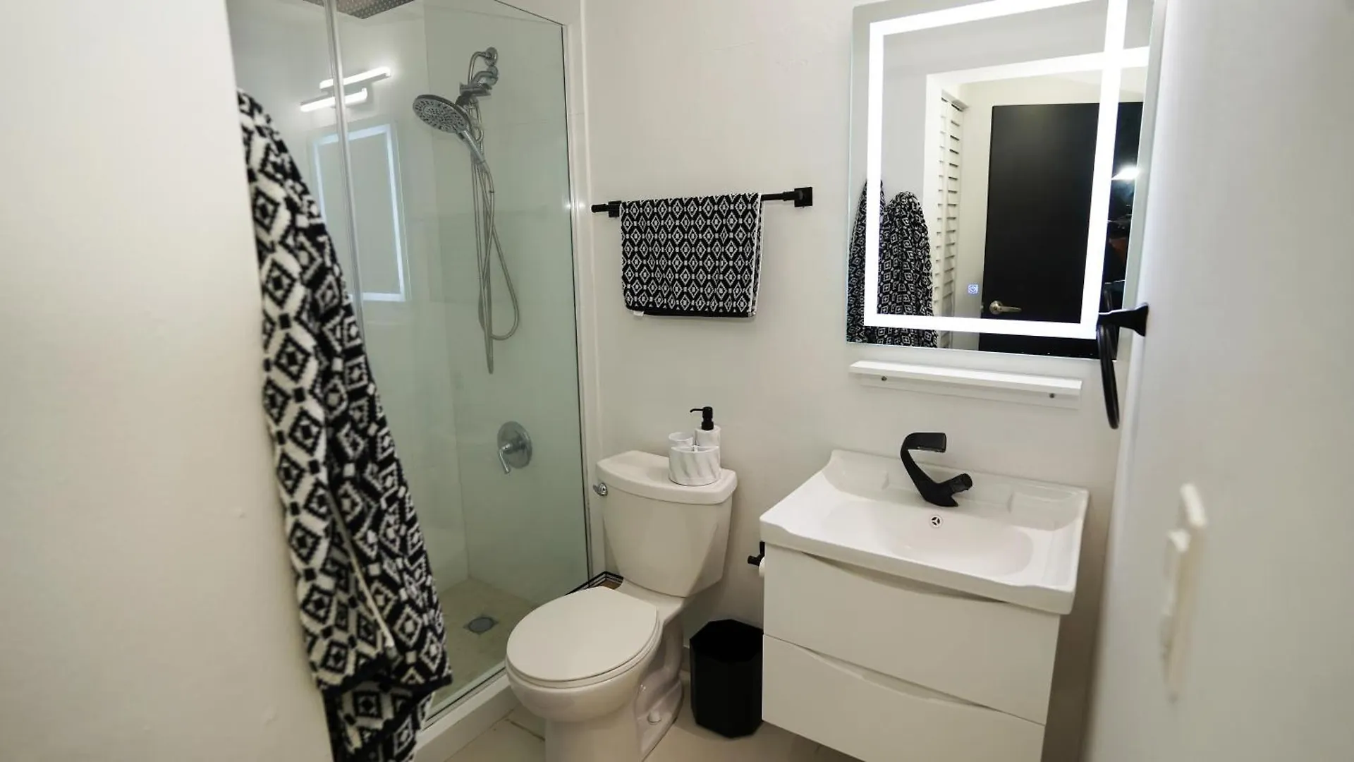 Sea Breeze Apartment 圣胡安 0*,